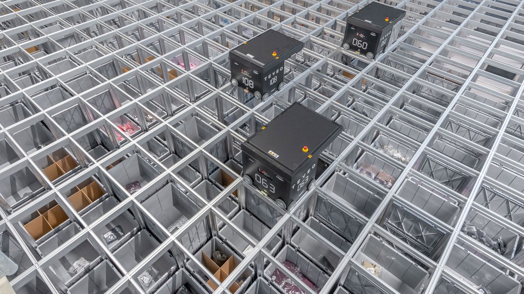 Report: Walmart's Shipping Boxes Are Too Tall for Its Warehouse Robots