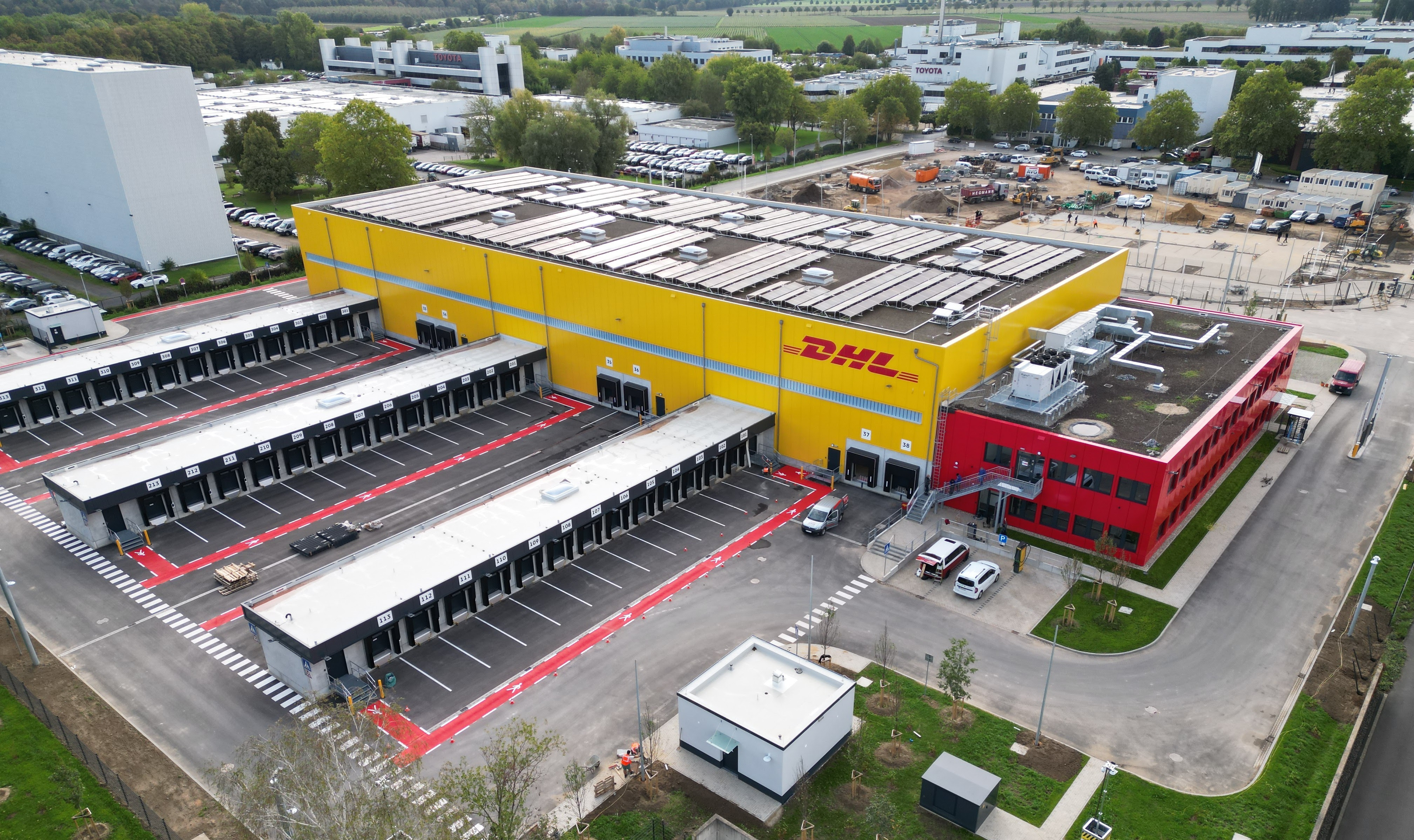 DHL Group relève ses prévisions face à une forte saison de pointe attendue