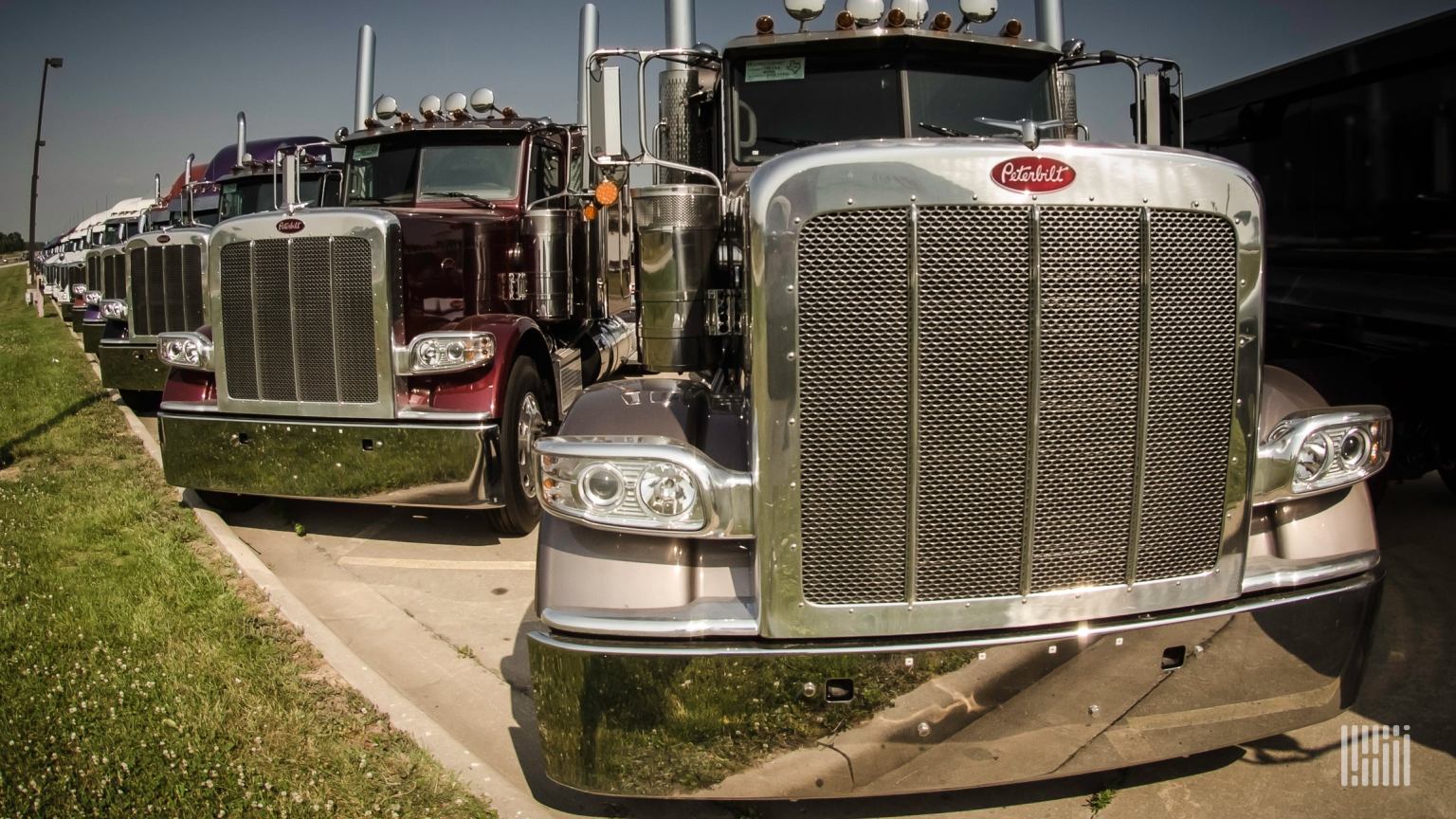 Class 8 truck orders rise 18% in September as fleets turn to 2027 models