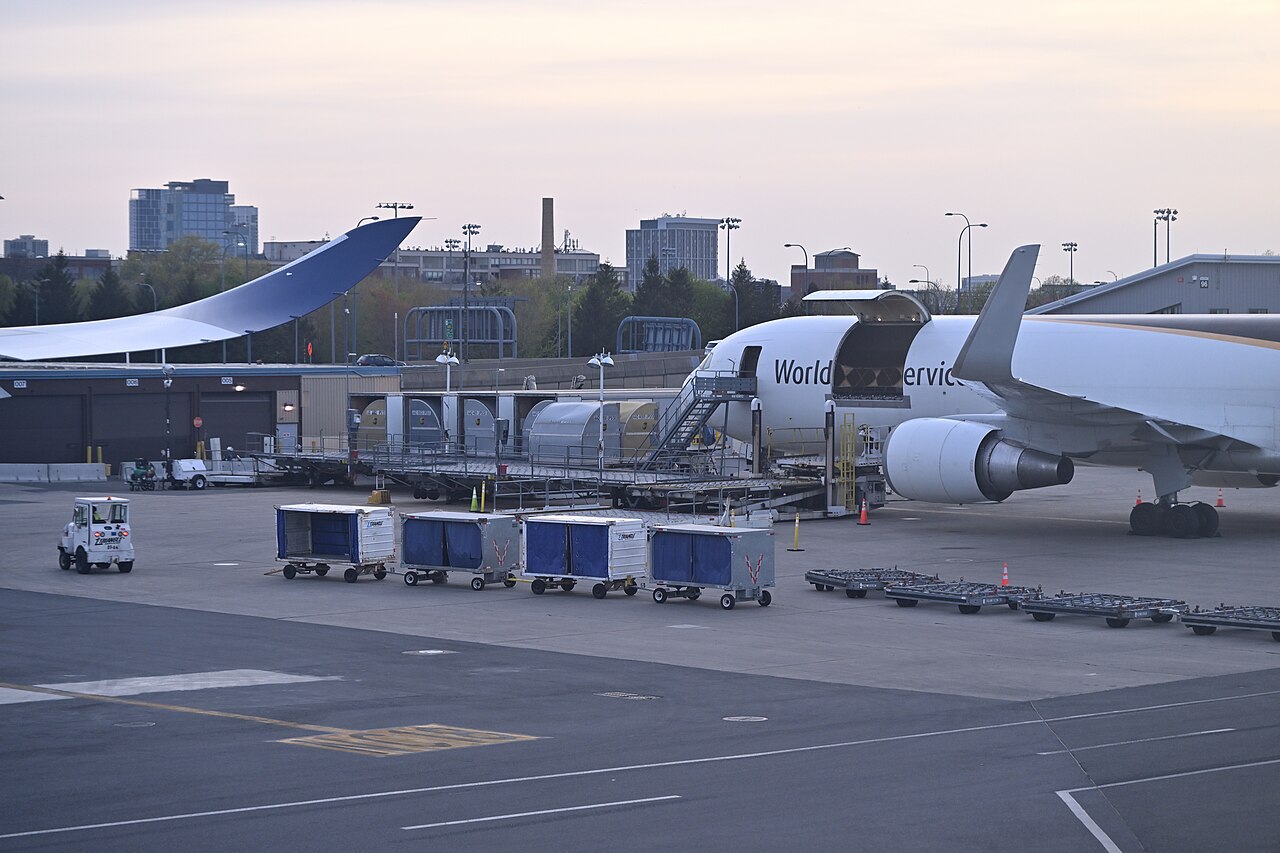 Flydubai continues cargo expansion with ULD deal
