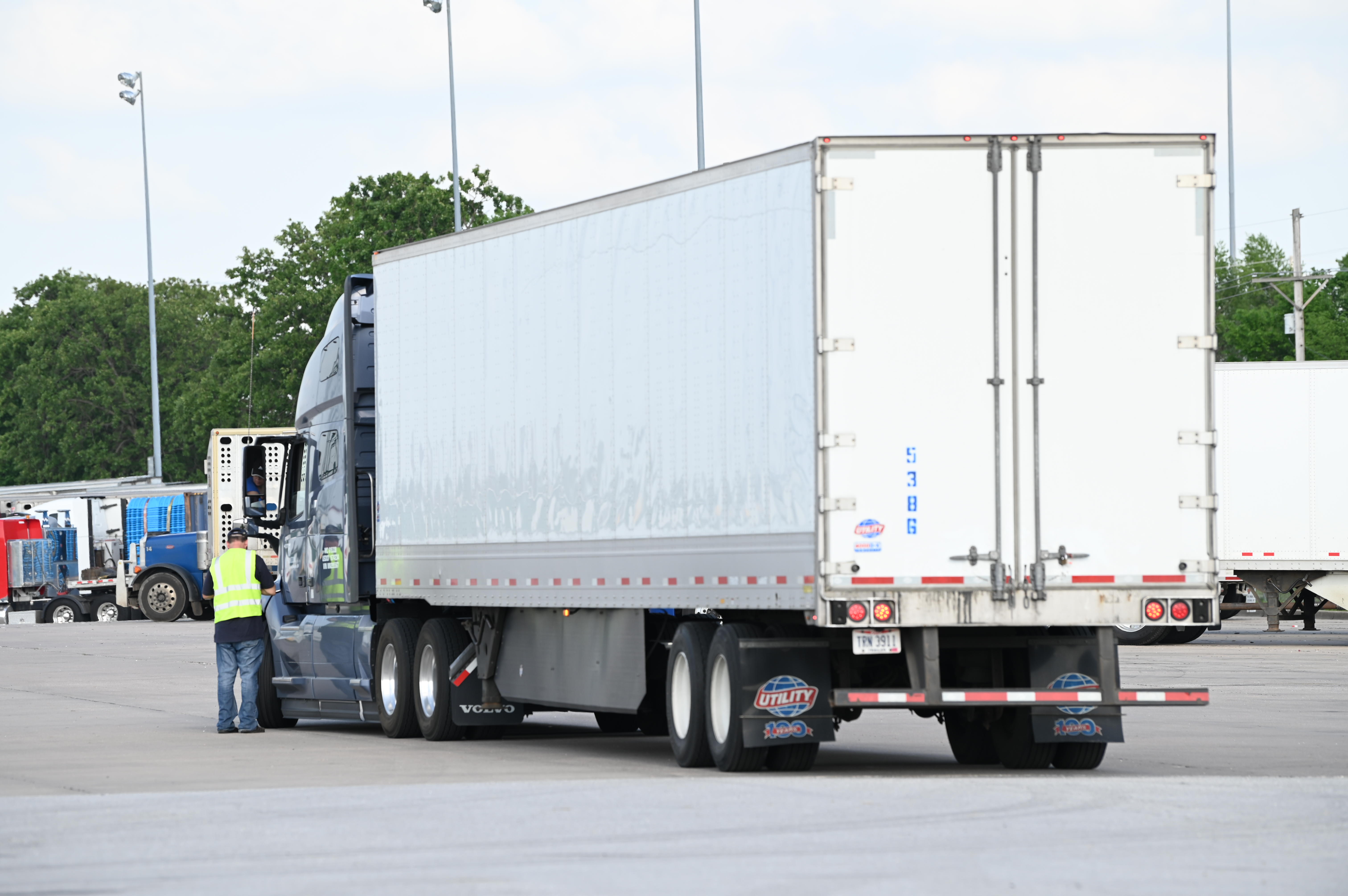 FMCSA split sleeper berth pilot program moves closer to launch