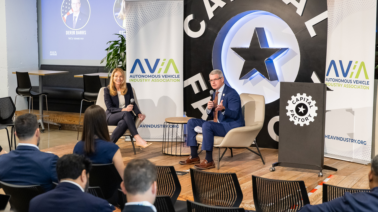 AV truck fleets win 5-Year exemption on warning beacons