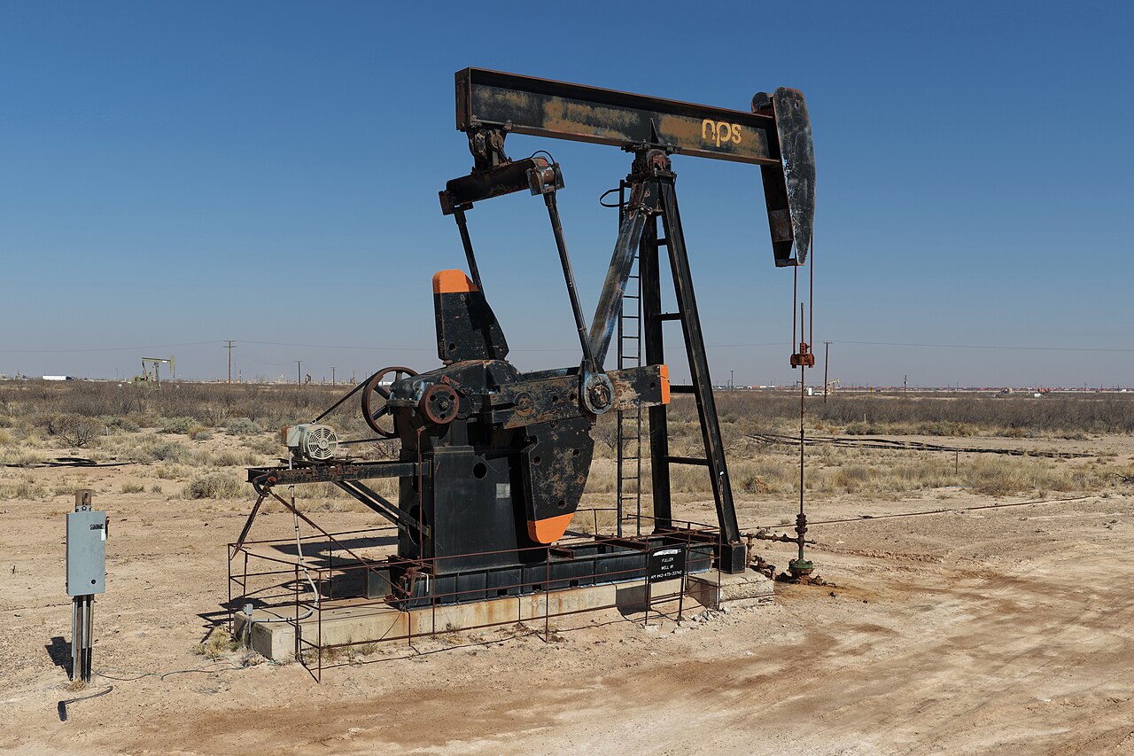 Oil prices settle as Trump touts 'productive' talks with Iran