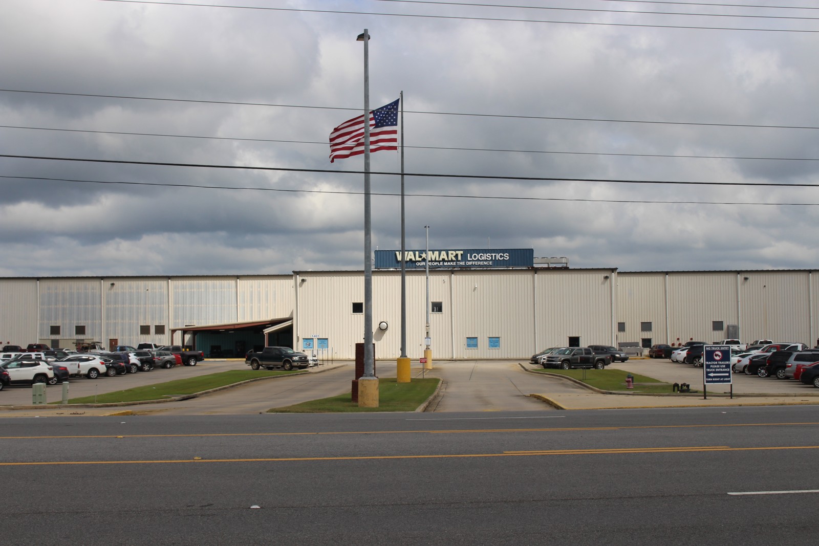 Walmart activates automated e-commerce logistics center in California