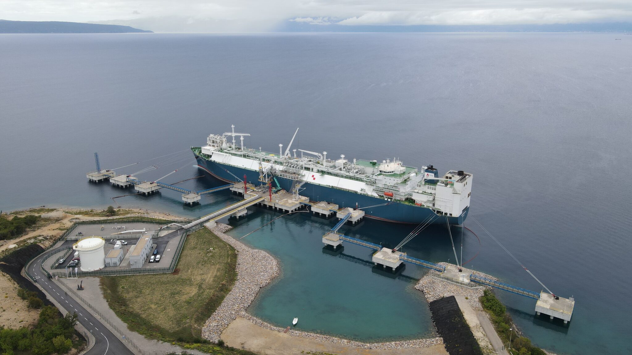 Pakistan Seeks Alternative LNG Supplies, Braces for Winter Shortages Amid Qatar Force Majeure
