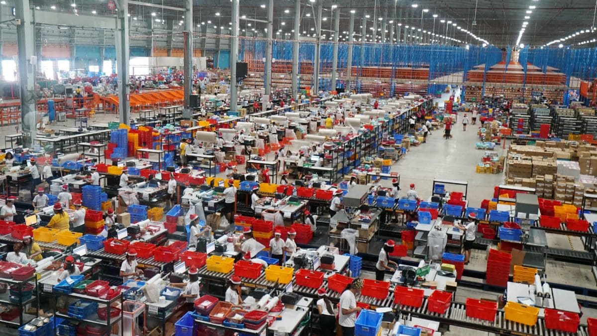 Gerenciando ramp-ups de 3PL: por que a prontidão digital da força de trabalho importa tanto quanto a automação física