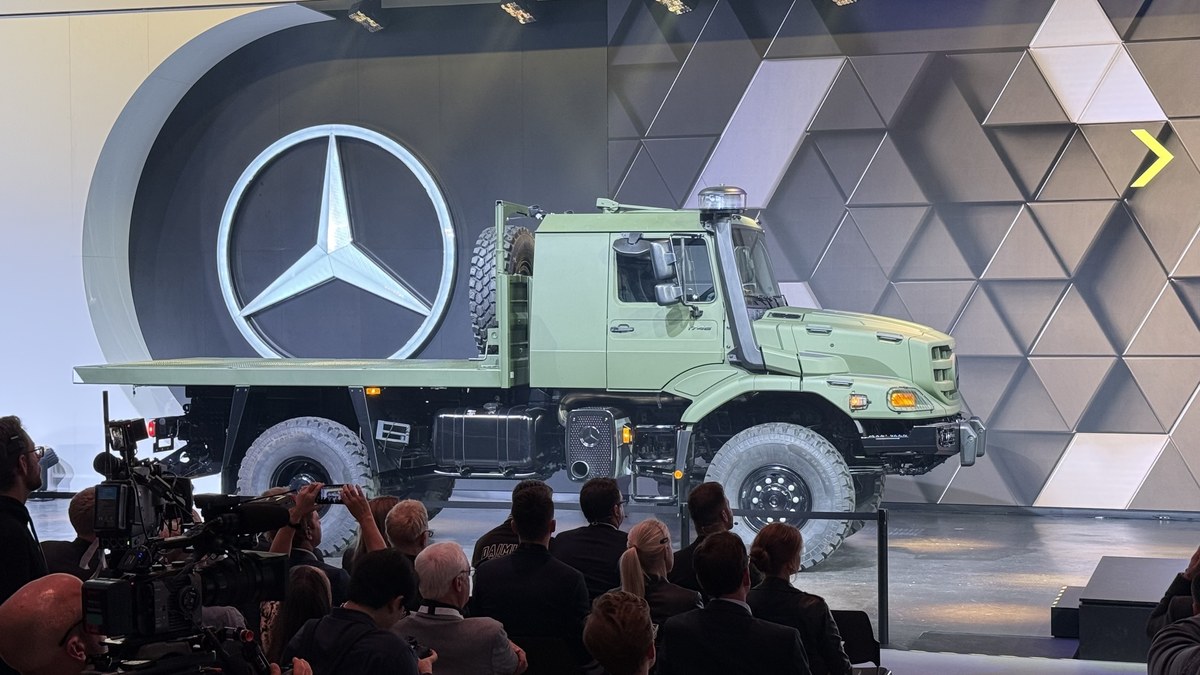 Daimler Truck Defence sells scale to armies short on trucks